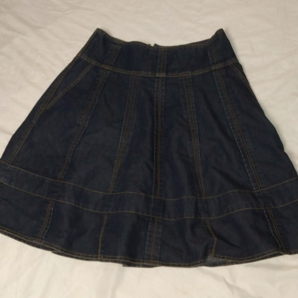 EUC DKNY DENIM KNEE SKIRT